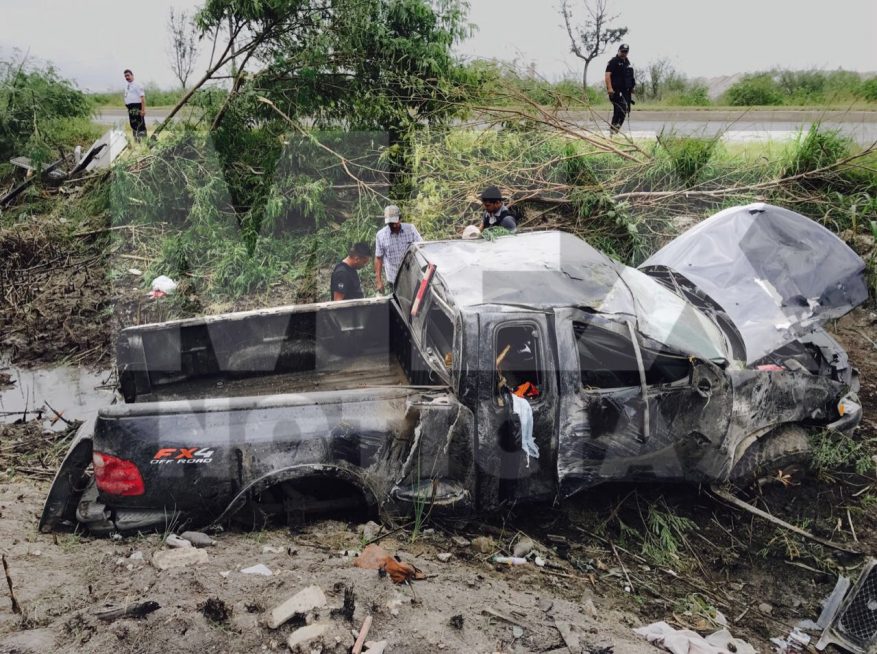 Chocan Camionetas Y Vuelcan En La Carretera Matamoros Reynosa Mex